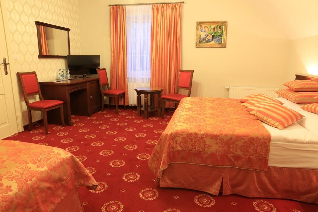 Hotel Kopernik تشيخوتشينيك الغرفة الصورة