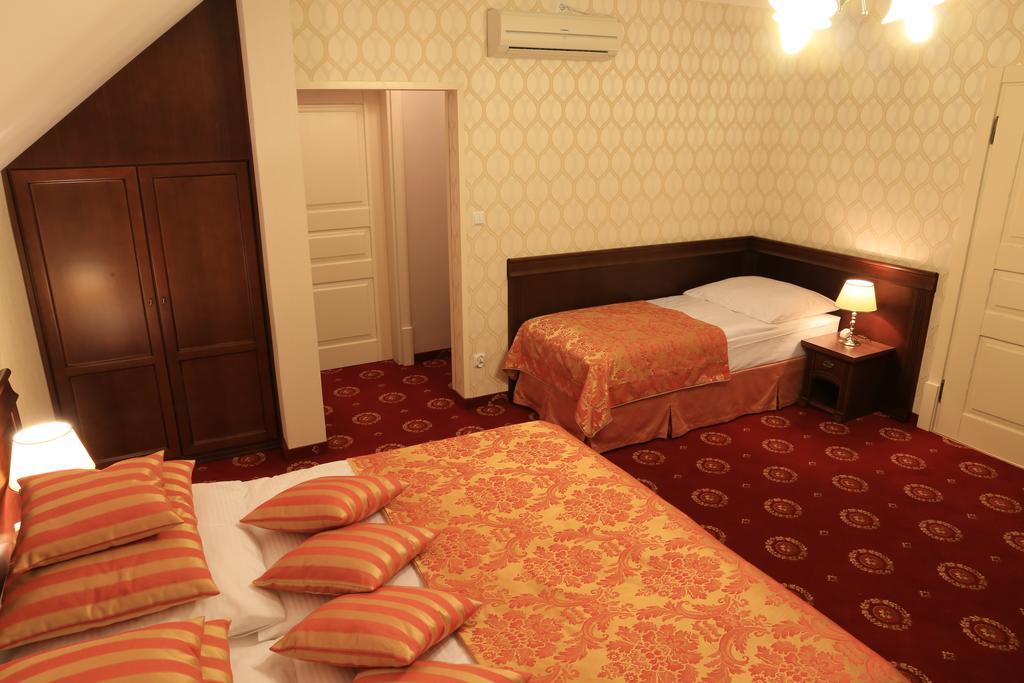 Hotel Kopernik تشيخوتشينيك الغرفة الصورة