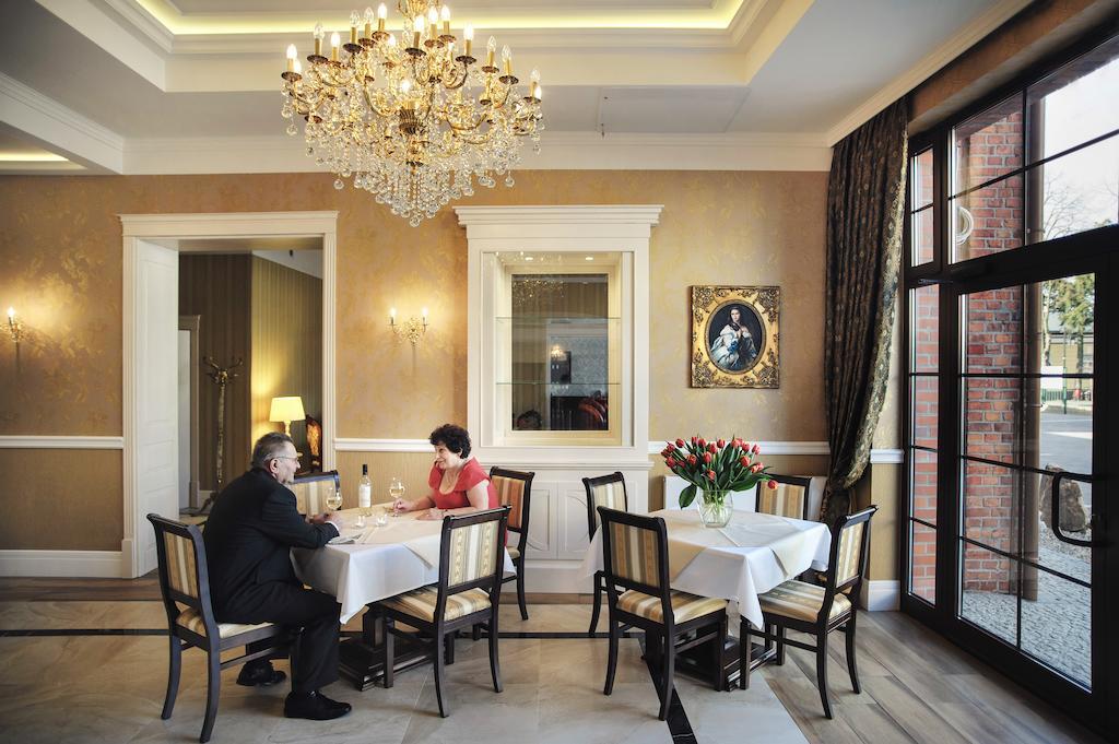 Hotel Kopernik تشيخوتشينيك المظهر الخارجي الصورة