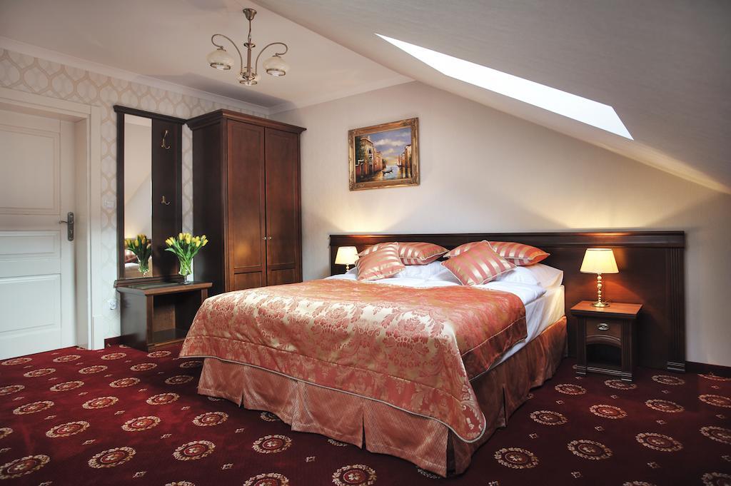 Hotel Kopernik تشيخوتشينيك الغرفة الصورة