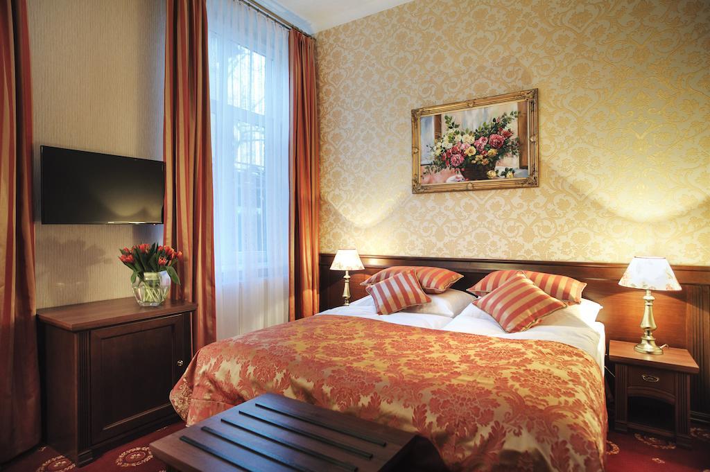 Hotel Kopernik تشيخوتشينيك الغرفة الصورة